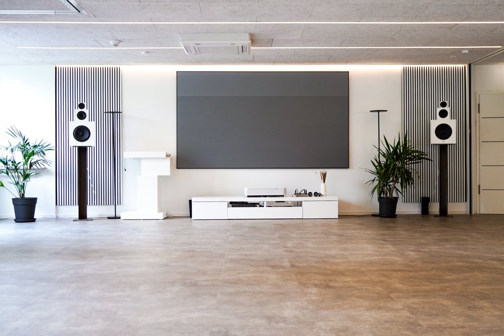 Standlautsprecher der Soundanlage im Saal